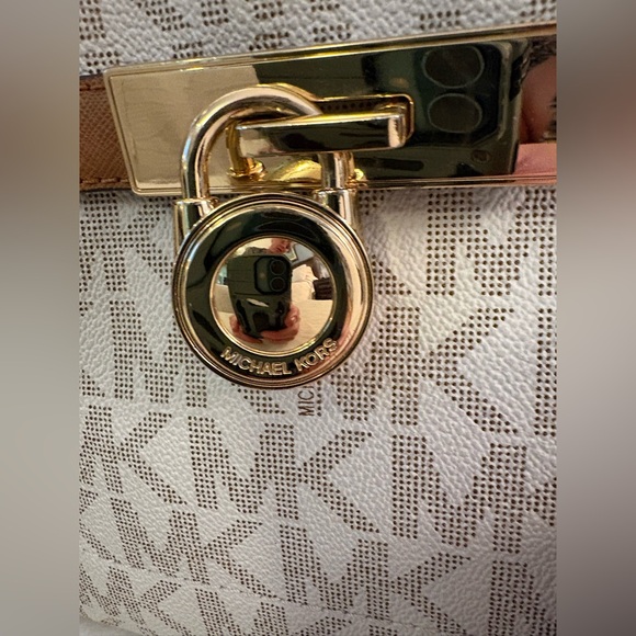 MK Signature Crossbody + Pebbled Leather Zip Wallet Bundle – Like New Gifts - Picture 11 of 12